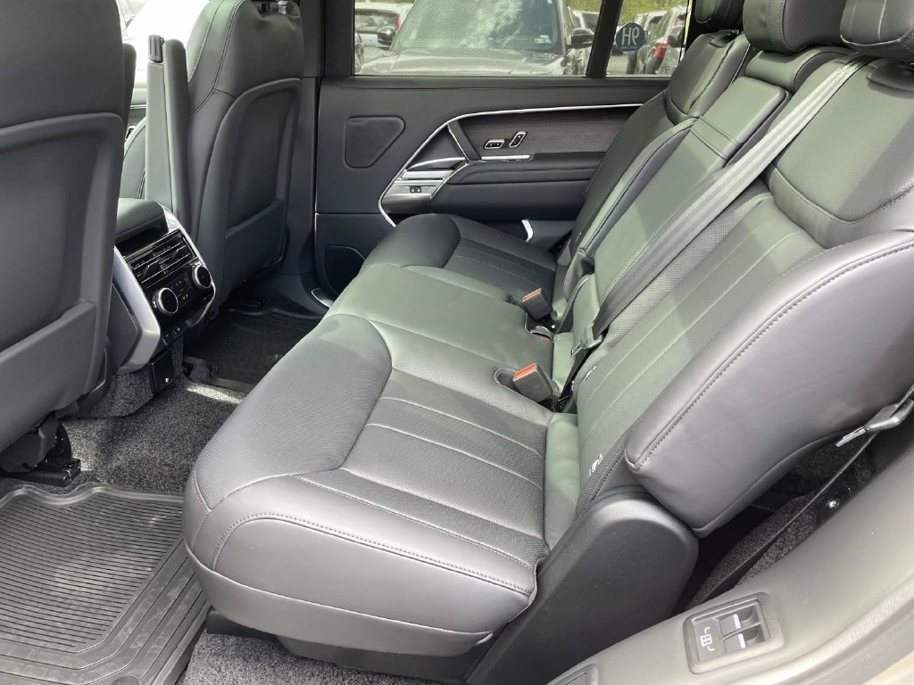 New 2026 Land Rover Range Rover Long Wheelbase SE AWD/4WD image 16