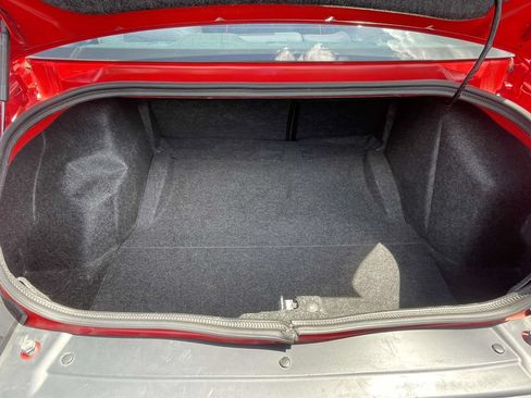 Used 2015 Dodge Challenger SXT RWD image 8