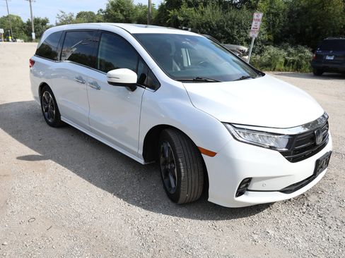 Used 2022 Honda Odyssey Elite image 4