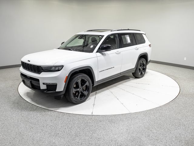 Used 2023 Jeep Grand Cherokee L Limited w/ Black Appearance Package AWD/4WD image 39