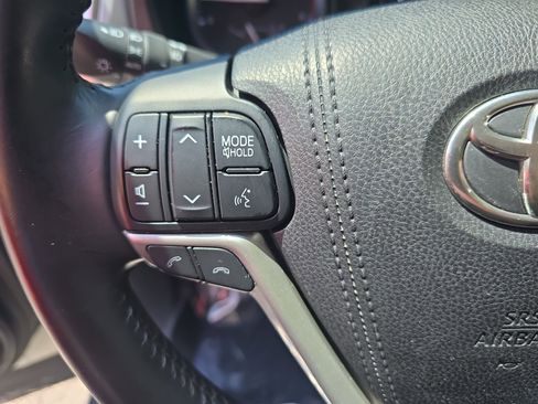 Used 2017 Toyota Highlander SE AWD/4WD image 17