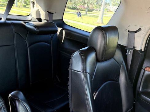 Used 2009 Saturn Outlook XR w/ Convenience Package image 11