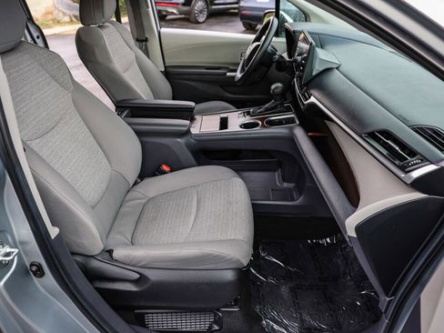 Certified 2024 Toyota Sienna LE image 7
