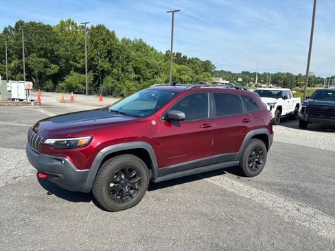 Used 2019 Jeep Cherokee Trailhawk AWD/4WD image 3