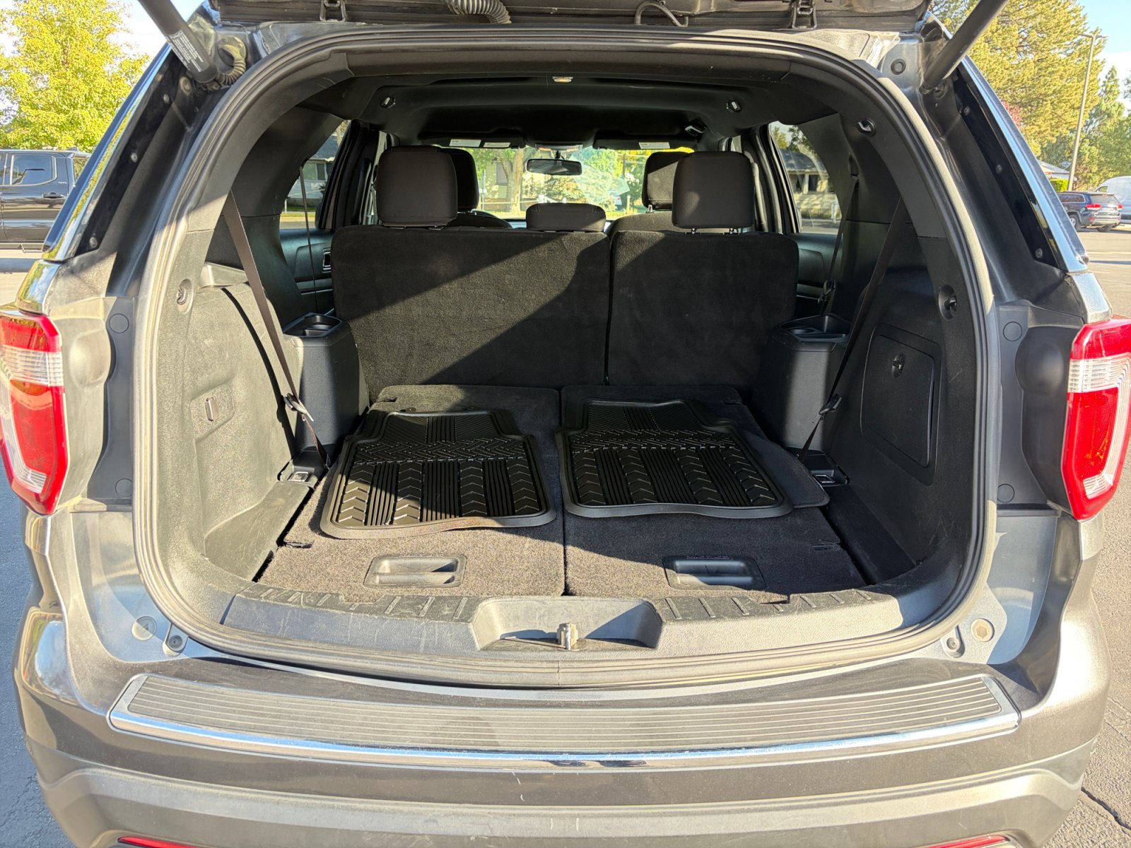 Used 2018 Ford Explorer XLT w/ Equipment Group 201A AWD/4WD image 25