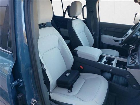 New 2025 Land Rover Defender 110 S image 10