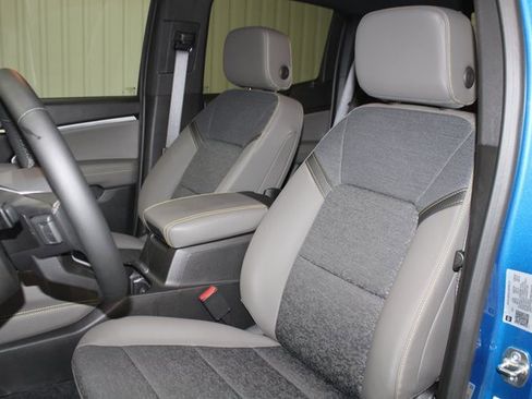 Used 2024 Chevrolet Colorado ZR2 w/ Technology Package image 11