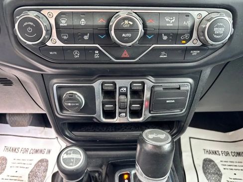 Used 2021 Jeep Wrangler Unlimited Sahara w/ Uconnect 4C Nav & Sound Group AWD/4WD image 15