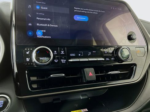 Used 2023 Toyota Highlander Limited image 17