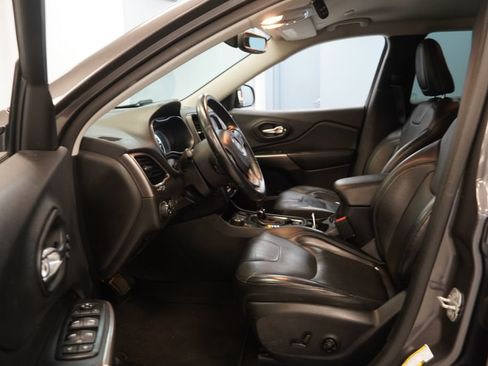 Used 2019 Jeep Cherokee Limited AWD/4WD image 4