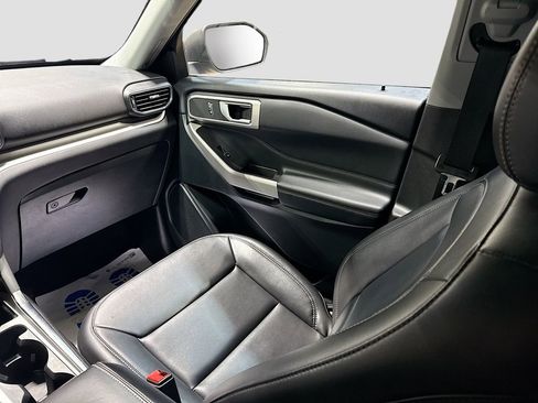 Used 2024 Ford Explorer XLT w/ Equipment Group 202A image 21