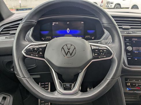 Used 2022 Volkswagen Tiguan SE R-Line image 17