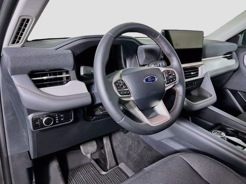 Used 2026 Ford Explorer Active AWD/4WD image 12
