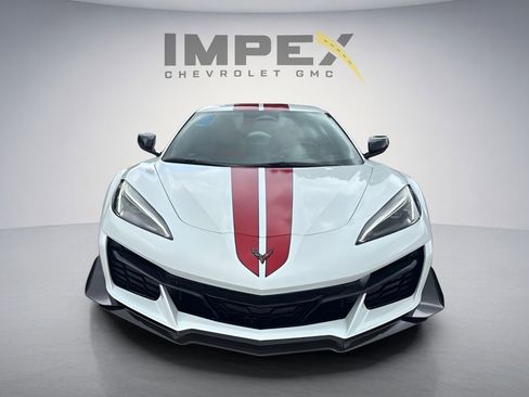 Used 2024 Chevrolet Corvette Z06 w/ Z07 Performance Package RWD image 2
