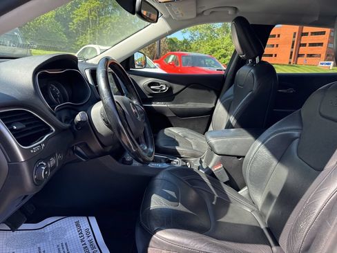 Used 2020 Jeep Cherokee Limited AWD/4WD image 9