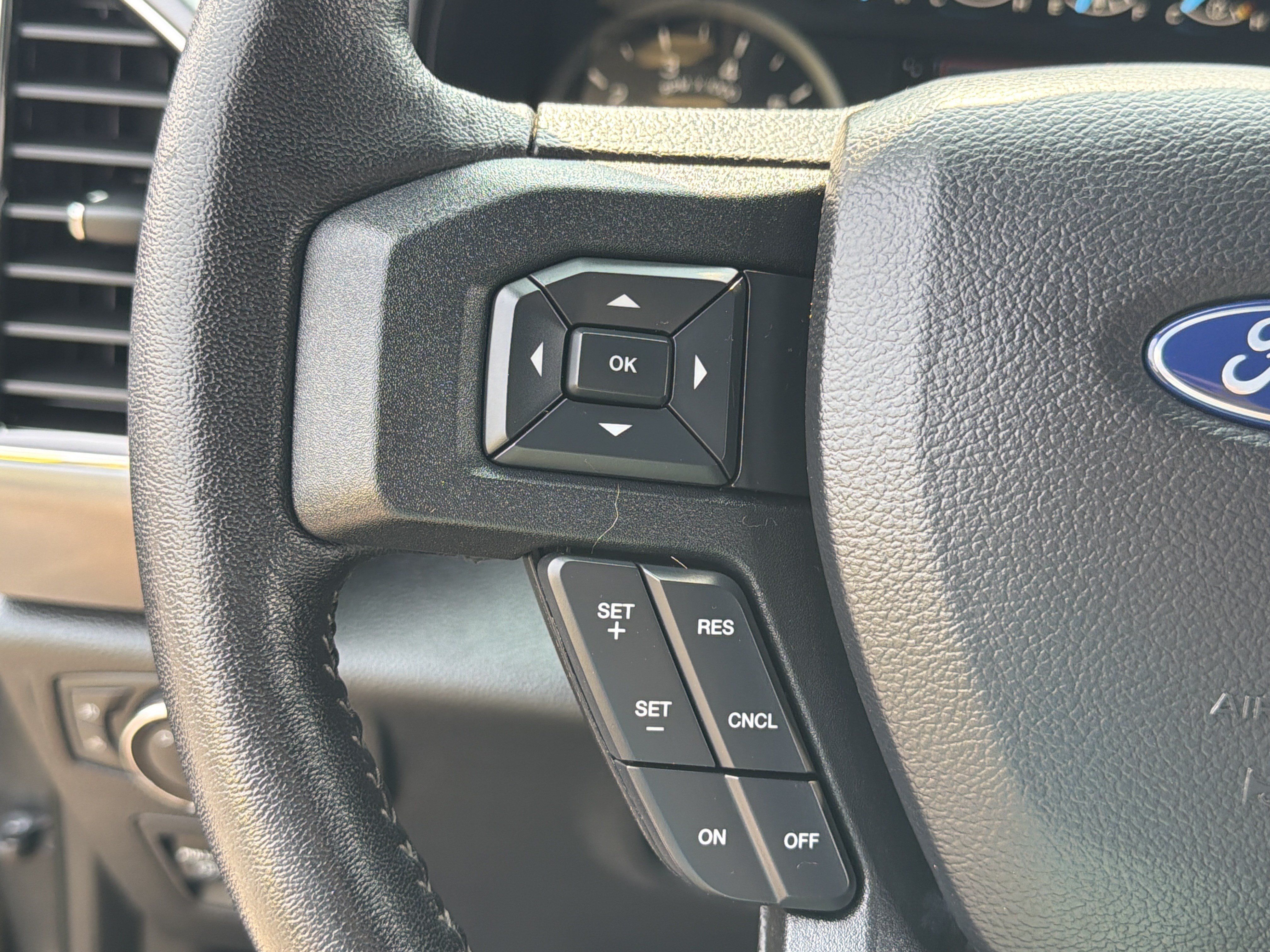 Used 2019 Ford F150 XLT w/ Equipment Group 302A Luxury AWD/4WD image 16