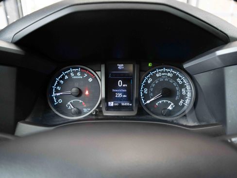 Used 2019 Toyota Tacoma TRD Off-Road image 16