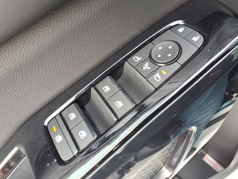 New 2026 Nissan Pathfinder Platinum image 17