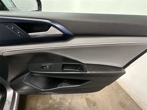 Certified 2023 Volkswagen Taos SE image 22
