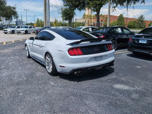 Used 2019 Ford Mustang GT RWD image 4