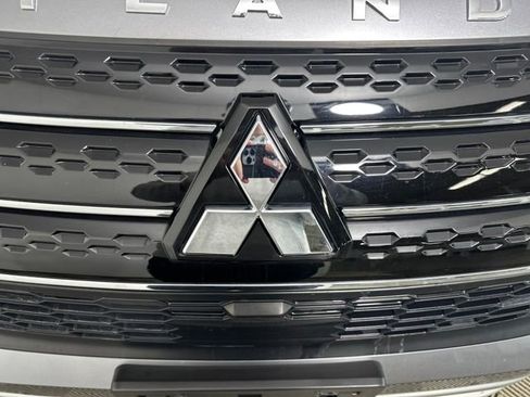 Used 2023 Mitsubishi Outlander SEL image 9