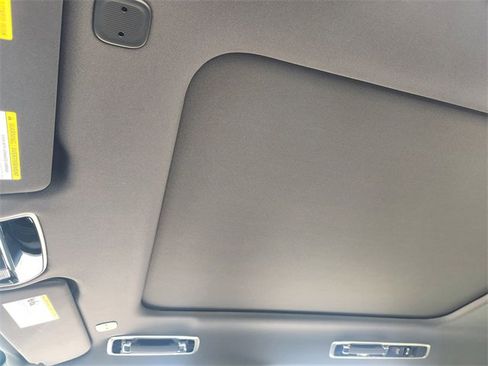 New 2026 Land Rover Range Rover Long Wheelbase SE image 18