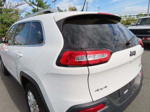 Used 2015 Jeep Cherokee Limited w/ Luxury Group image 11