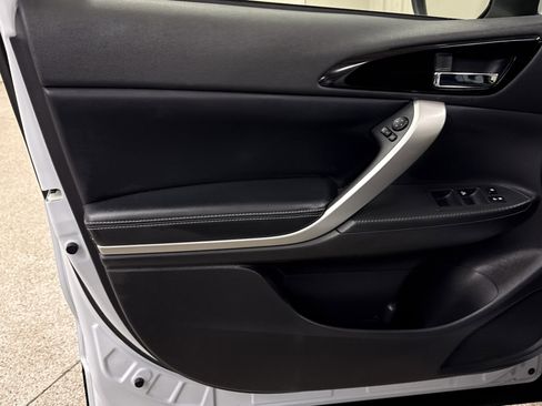 Used 2025 Mitsubishi Eclipse Cross SE image 3