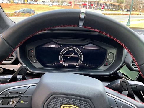 Used 2023 Lamborghini Urus S image 17