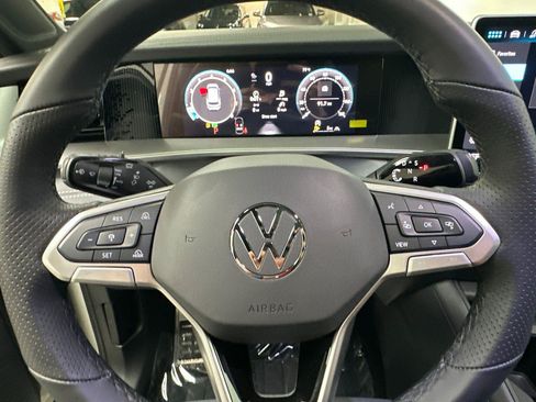 New 2026 Volkswagen Tiguan SE R-Line AWD/4WD image 22