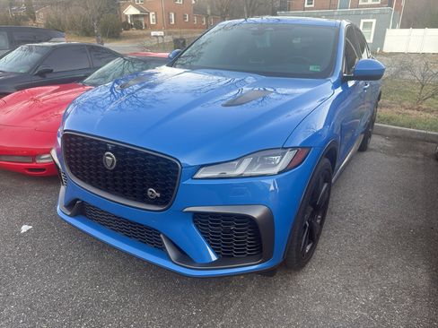 Used 2021 Jaguar F-PACE SVR image 2