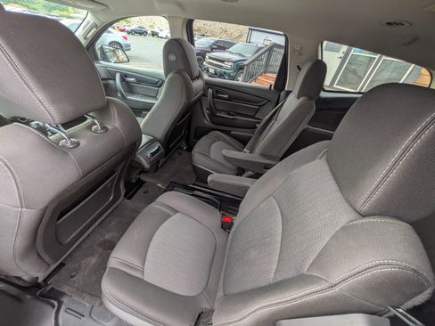 Used 2017 Chevrolet Traverse LT w/ LPO, 'HIT The Road' Package FWD image 23