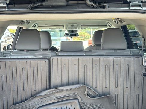 Used 2023 Toyota Highlander LE FWD image 32