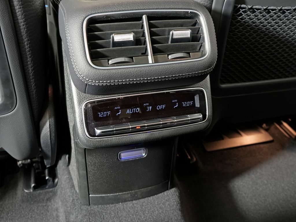 Used 2026 Mercedes-Benz GLS 450 4MATIC image 31