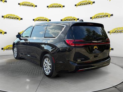 Certified 2024 Chrysler Pacifica Touring-L image 3