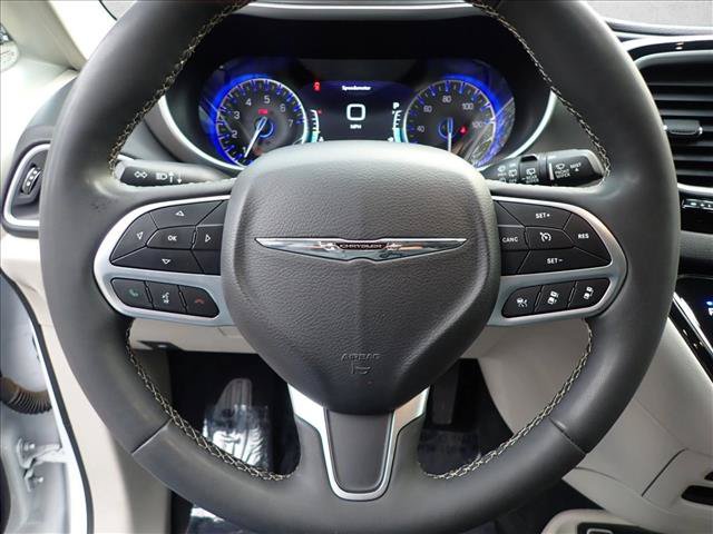 Used 2024 Chrysler Pacifica Touring-L FWD image 14