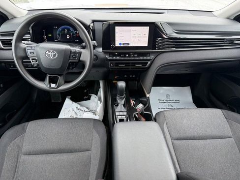 Used 2025 Toyota Camry LE image 13