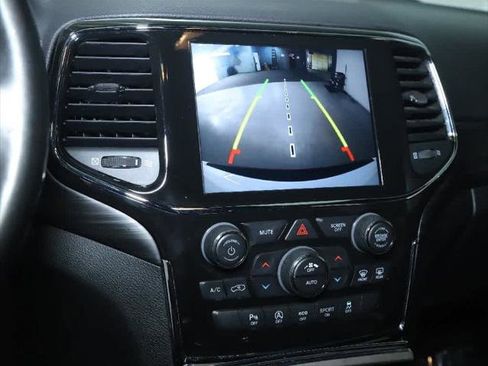 Certified 2021 Jeep Grand Cherokee Laredo X image 28