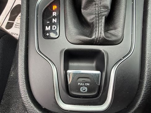 Used 2019 Jeep Cherokee Latitude Plus AWD/4WD image 33