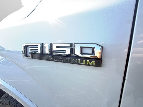 Used 2017 Ford F150 Platinum w/ Equipment Group 701A Luxury AWD/4WD image 5