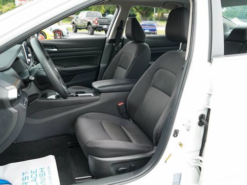 Used 2025 Nissan Altima 2.5 SV FWD image 6