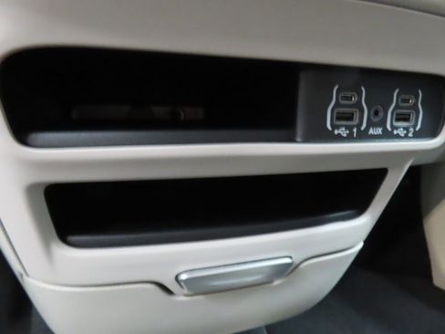 Used 2024 Chrysler Pacifica Touring-L FWD image 51