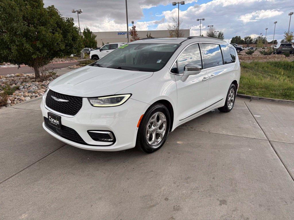 Used 2022 Chrysler Pacifica Limited FWD image 3