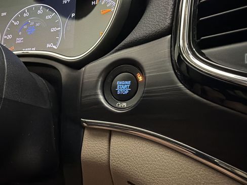 Used 2019 Jeep Grand Cherokee Limited AWD/4WD image 28