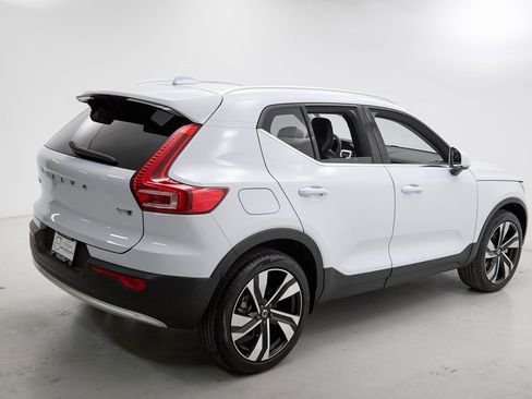 Certified 2024 Volvo XC40 B5 Plus w/ Protection Package Premier image 9
