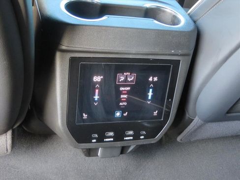 Used 2025 GMC Yukon Denali Ultimate image 36