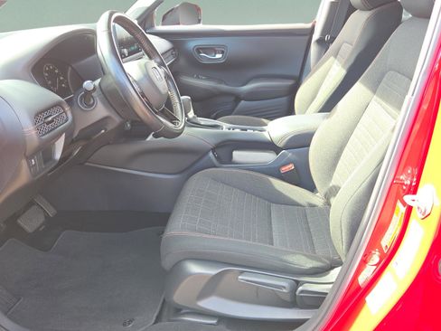 Certified 2025 Honda HR-V Sport image 9