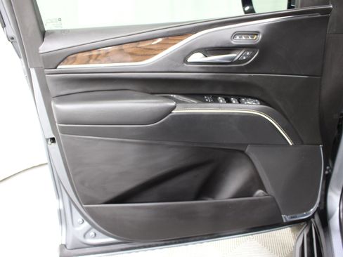 Used 2022 Cadillac Escalade ESV Sport Platinum AWD/4WD image 6