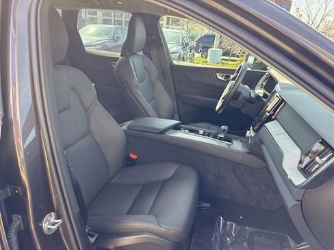 Used 2025 Volvo XC60 B5 Plus image 16