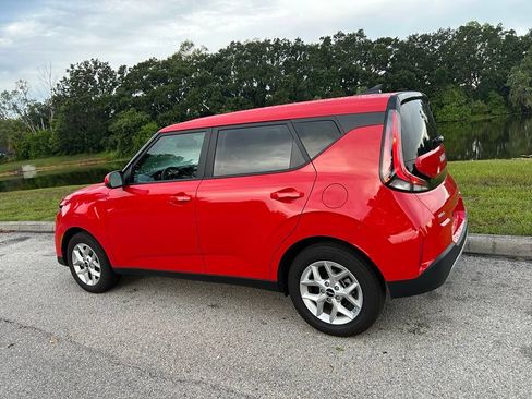 Used 2025 Kia Soul LX w/ LX Technology Package FWD image 3